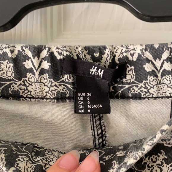 2 for 20 - h and m tight patterned pants - Picture 3 of 4